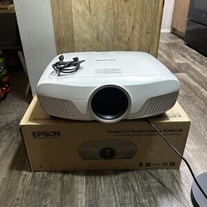Epson 5040UB 3LCD Projector FOR PARTS AS-IS With Box Read Description